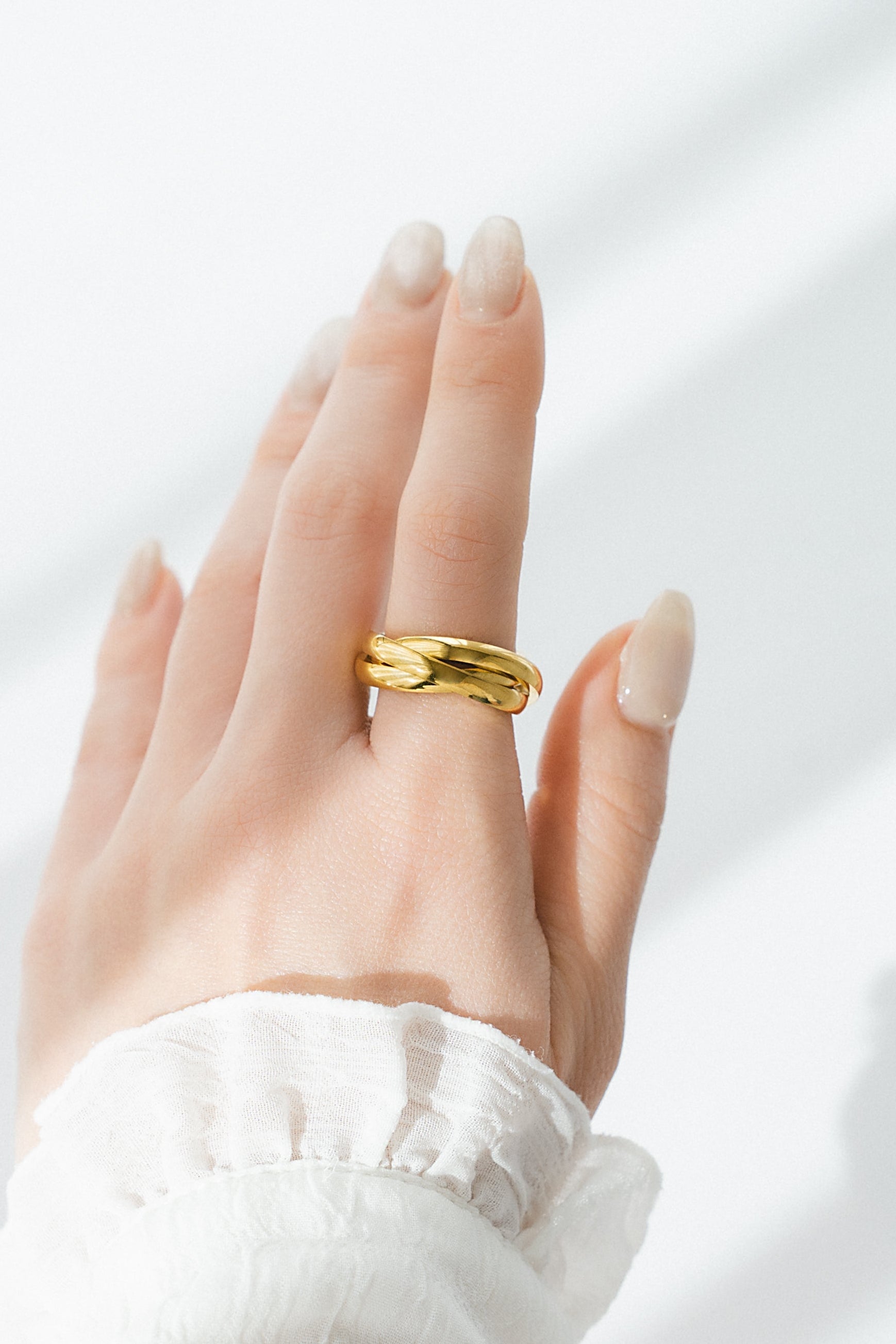 トリプルクロスリング ゴールド ディテール 3本のリングが重なるデザイン EPIS