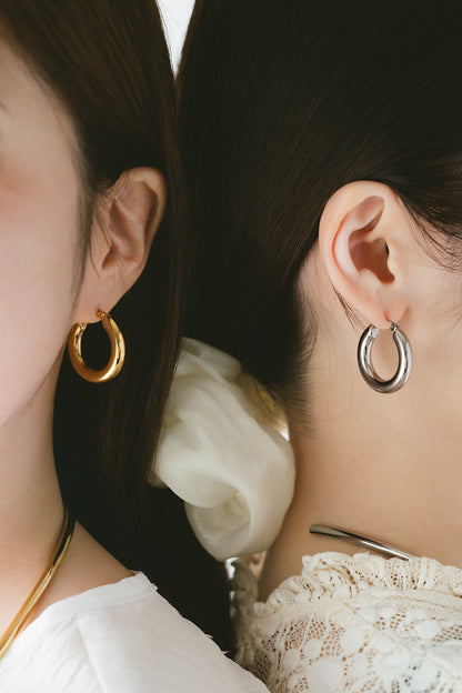 チャンキーフープピアス ゴールド シルバー 着用イメージ デイリーピアス つけっぱなしOK EPIS